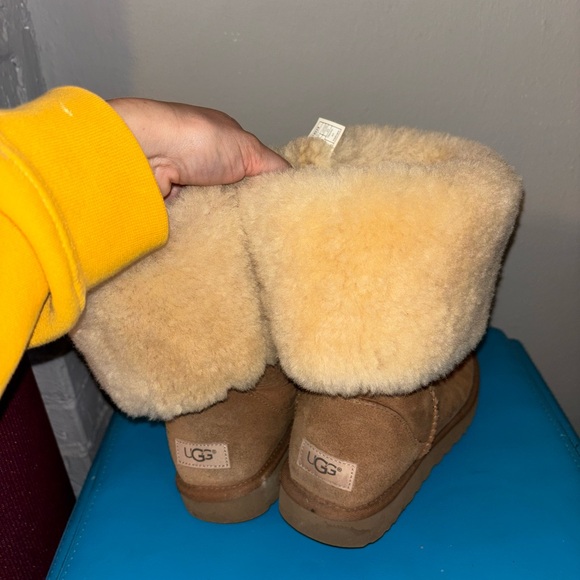 UGG Tan Boots with Cream Sheepskin Lining - Picture 2 of 5